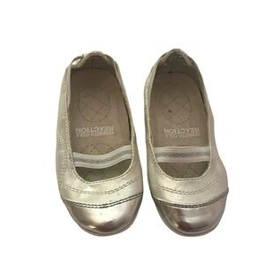 Kenneth Cole Reaction Girl’s Silver Pearl Flats Shoes Happy Space 2 Size 7